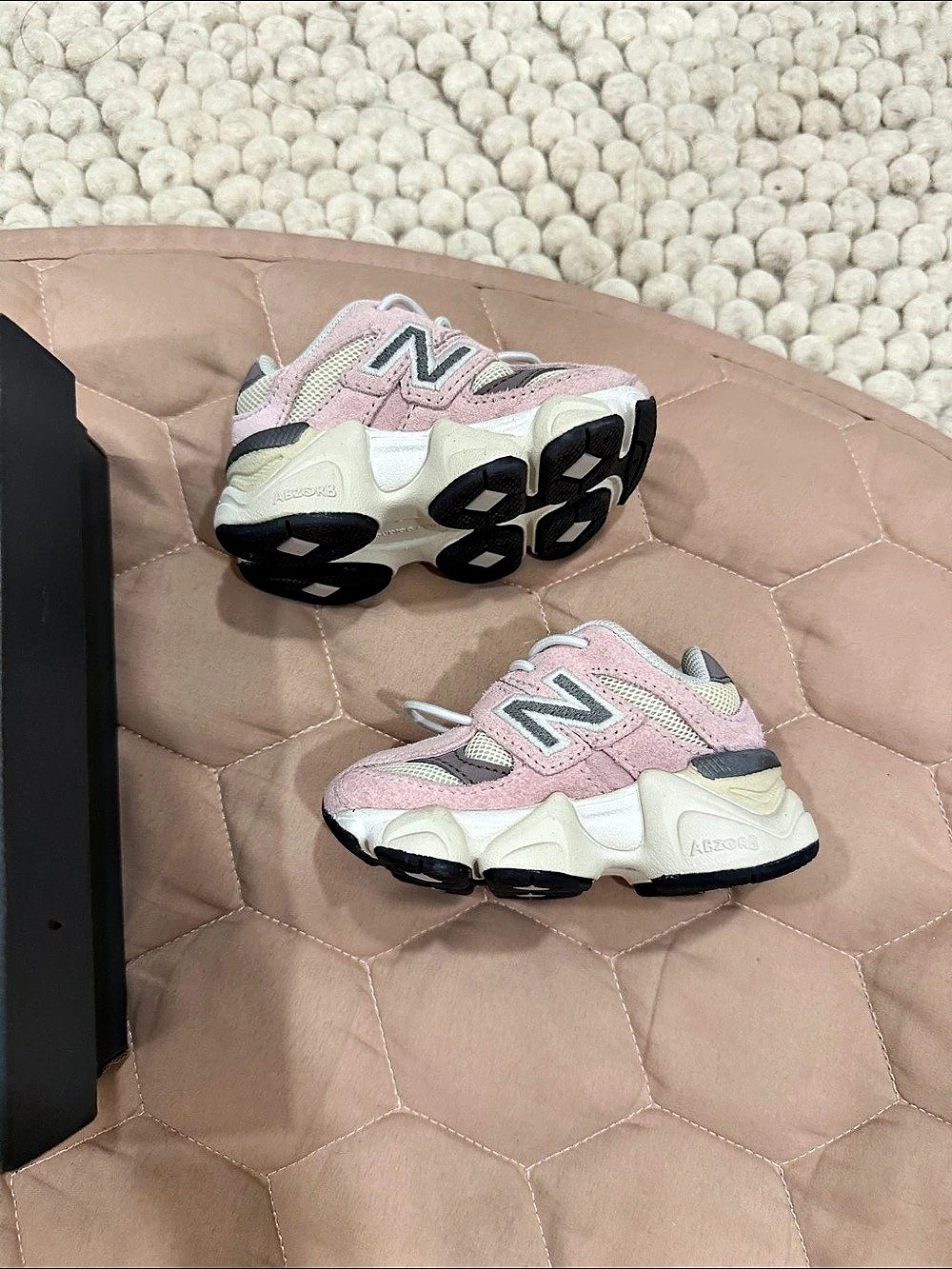 New Balance 9060 Girls baby 3 Pink & White Sneakers - never worn still in box